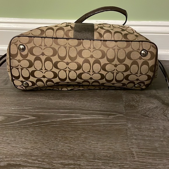 Coach purse - Picture 3 of 4